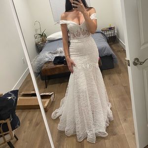 Brand new with tags never worn bridal gown from Andrea and Leo! Mermaid style